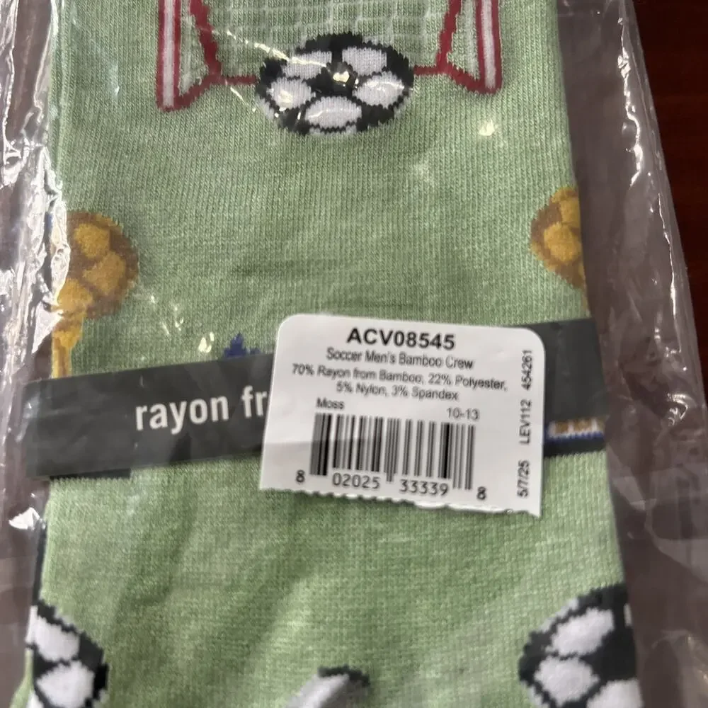 NWT! MeMoi Men’s Soccer Bamboo Crew Socks Size 10-13 Green White W/Soccer Theme